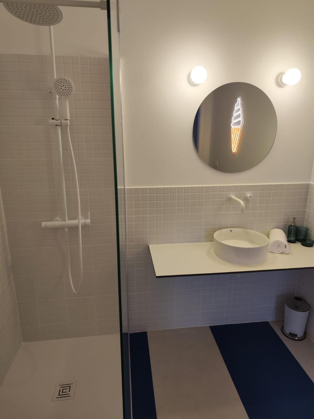 Carisan1 6 Min To Beach Modern Bright Valenza Esterno foto